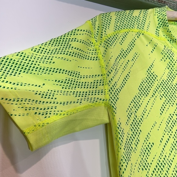 Nike pro combat compression shirt, large women’s neon yellow blue - Picture 5 of 6